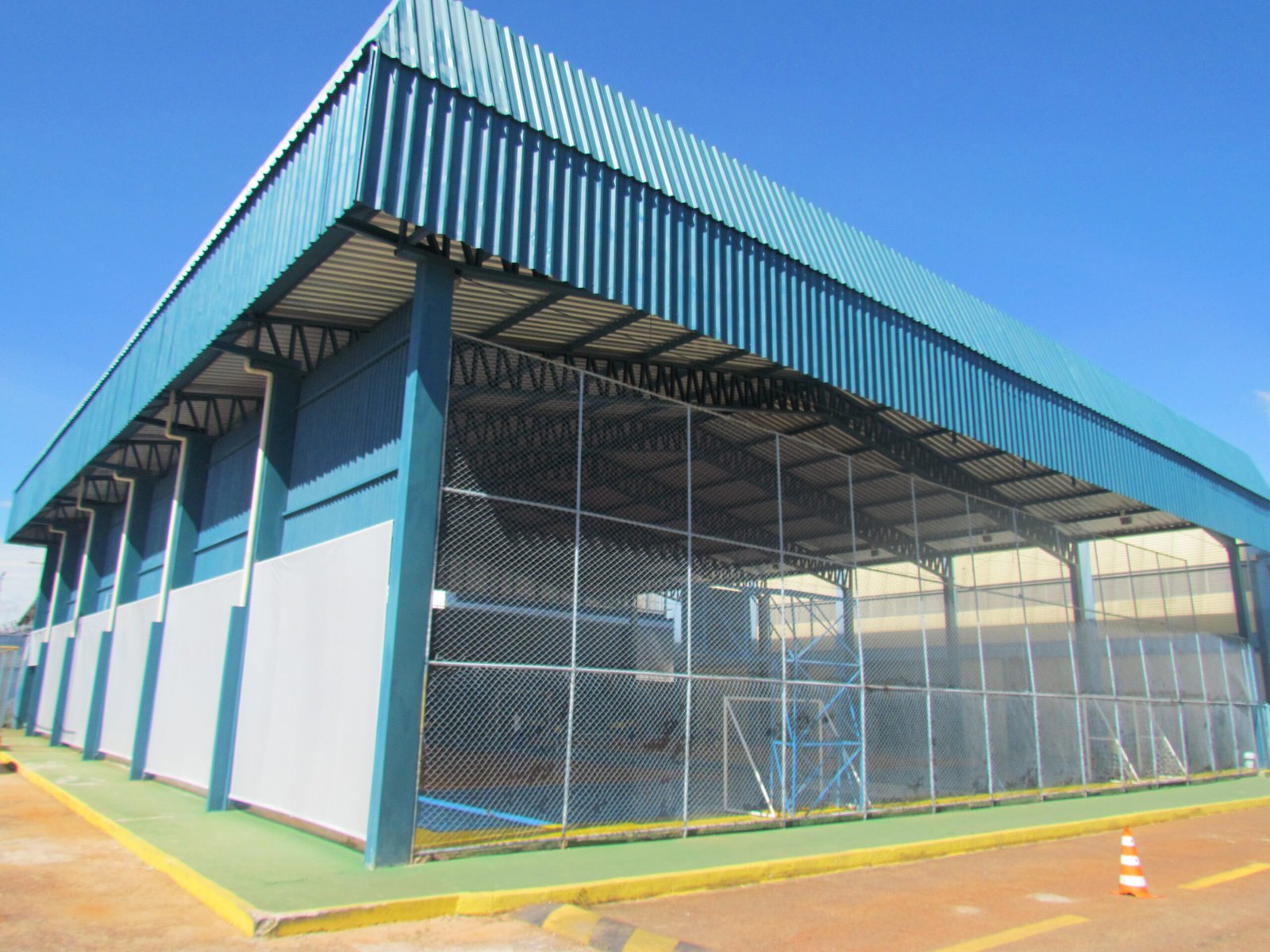 Quadra-de-esporte-Escola-N.S.F1